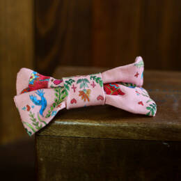 Petit noeud Elena - Motif chevaux fond rose