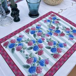 Set de table - Tissu anti-taches - Hortensias - Fond rayures blanches et vertes