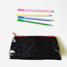 Trousse noire pailletée doré