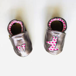 Chaussons bébé en cuir argenté