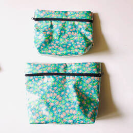 Trousse de toilette verte fleurie