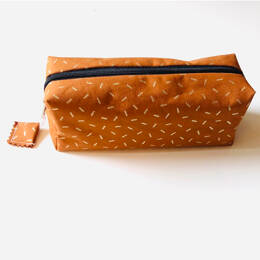 Trousse marron dorée carrée