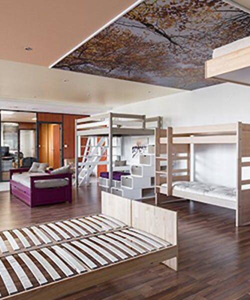 Une large gamme de meuble en bois pour le couchage et mobiliers en bois, beau et pratique.