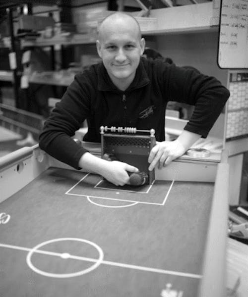 Fabrication d'un baby-foot Made in France.