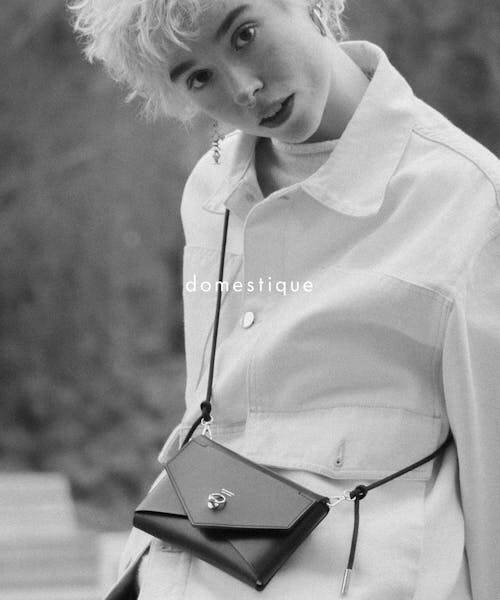  Sac medium enveloppe noir de la marque de maroquinerie française et made in France Domestique.