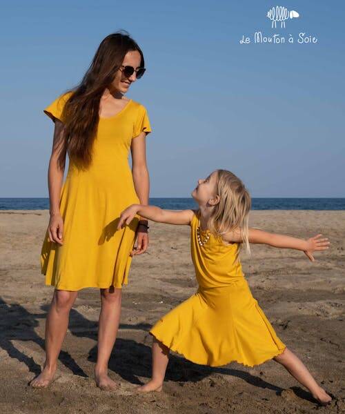 Robe jaune Danseuse femme en laine et jupe kitourne jaune pour enfant de Le Mouton à Soie