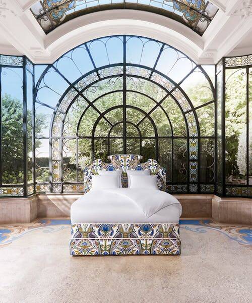 Lit auguste avec matelas fabriqué en France par Tréca.