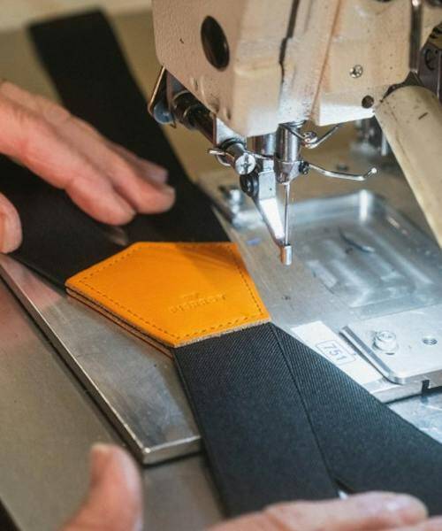 Fabrication de bretelles Made in France par la marque Pierrot.