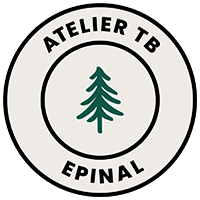 Logo d'Atelier TB marque et fabricant de tabliers de cuisine et textile Made in France.