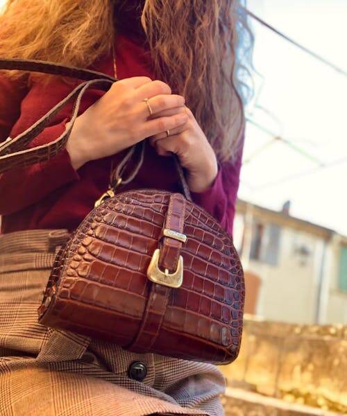 Sac à main en cuir croco fabriqué en France à la main par Maison Rottier.