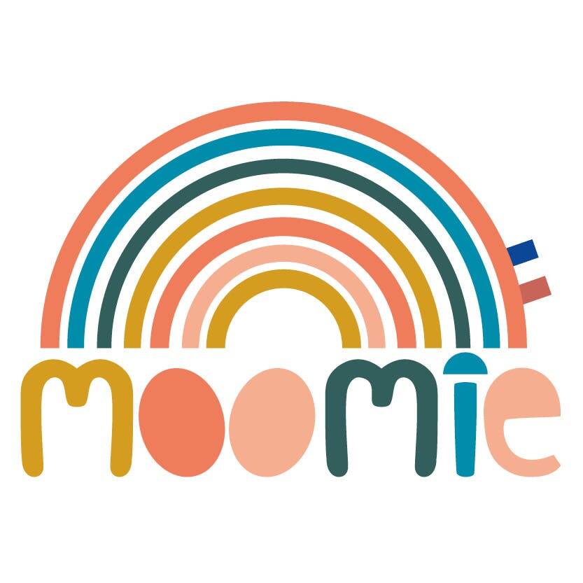Logo de la marque Moomie fabricant de vêtements bébé bio et fabriqués en France.