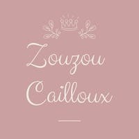 Logo de la marque Zouou Cailloux fabricant de vêtements pour bébé et accessoires pour toute la famille.
