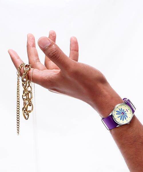 Photo d'un collier et d'une montre Eho violette fabriqués en France par eHo.