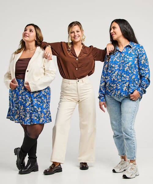 Trois femmes portants des vêtements Made in France de la marque ATELIER 139.