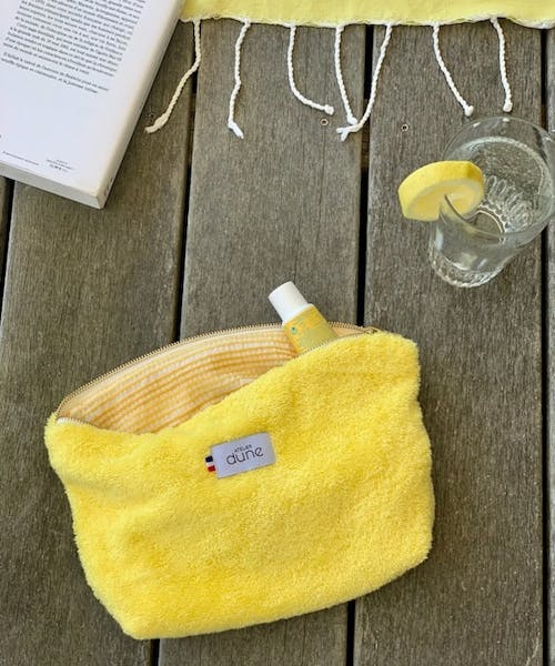 Trousse jaune en éponge bouclette fabriqué en France par Atelier Dune.
