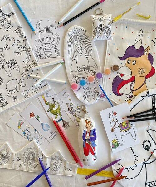 Photo des coloriages en papier et tissu lavables et réutilisables fabriqués en France par An’imato.