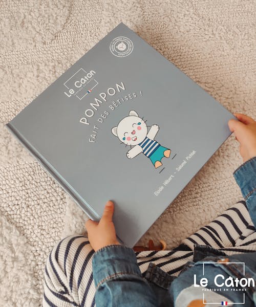 Photo du premier tome “Pompon fait des bêtises !” de la maison d'édition Le Caton.