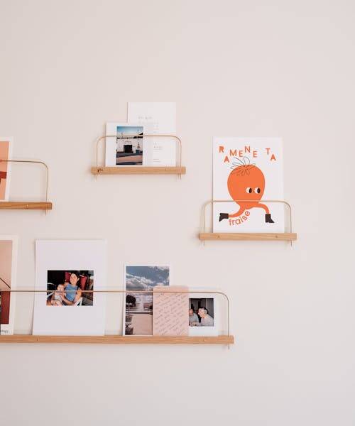 Les célèbres étagères photos Super-Poses fabriquées en France par la marque gllu.