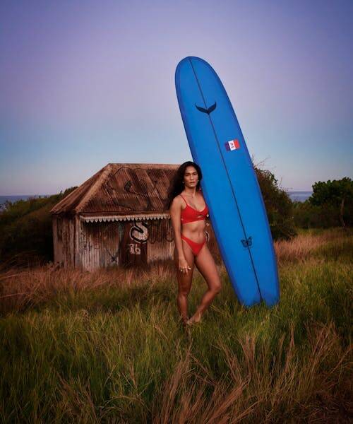 Femme portant un bikini Kass Kolé fabriqués en France par SOKO Ecoswimwear. @LaurentDiat 