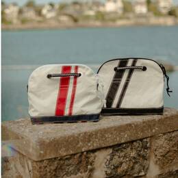 Sac à main Voile recyclée Bandes Noires Jimmy fabriqué par Vent de Voyage.