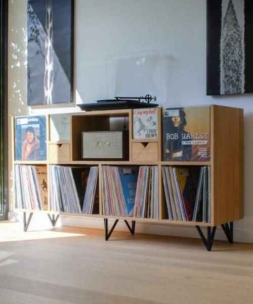 Meuble de rangement de vinyles fabriqués en France par KOPO CRÉATION.