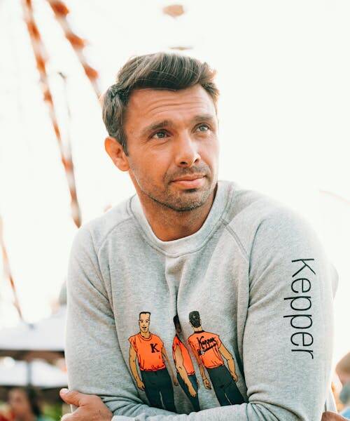 Vincent Clerc portant un sweat fabriqué en France par Kepper 1982.