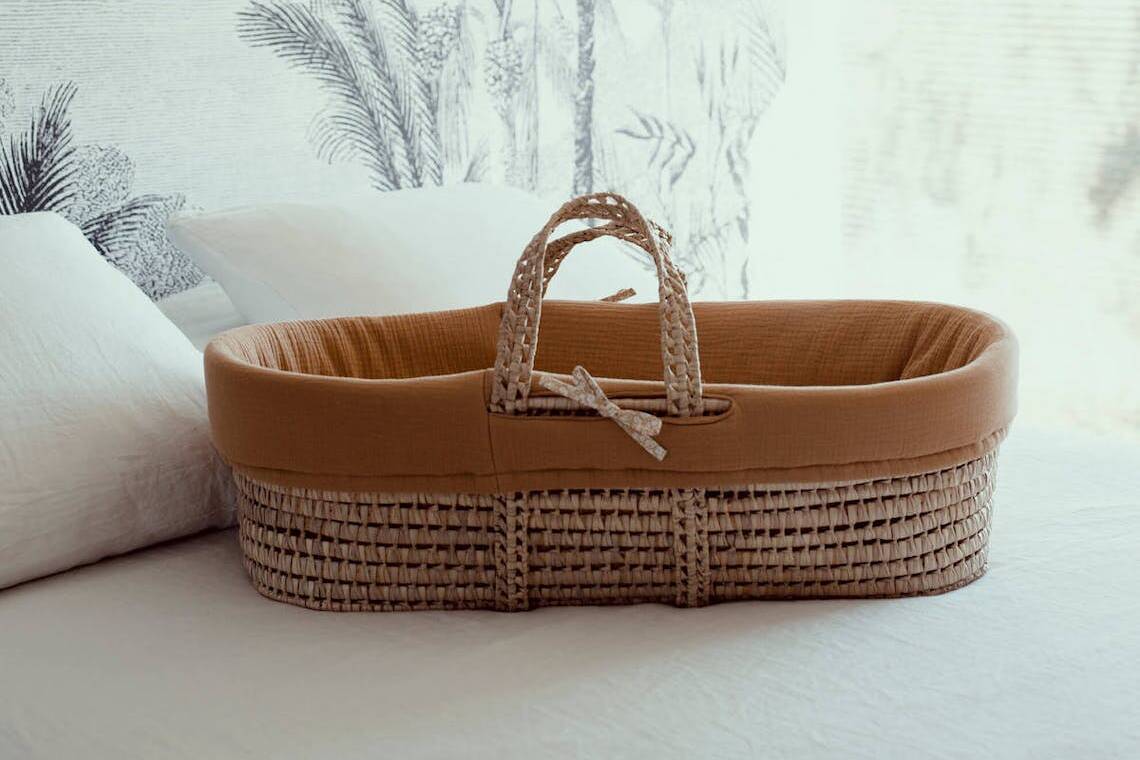 Le couffin camel de La Manufacture des bébés fabriqué en France.