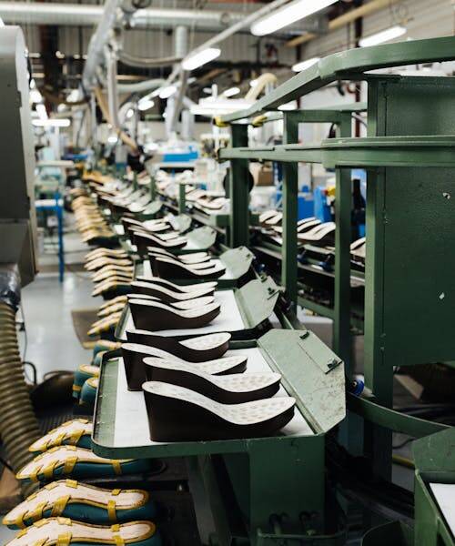 Atelier de fabrications de chaussures Made in France dans le Maine et Loire.