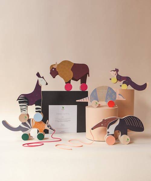 Jouets à tirer et jouets à pousser en bois de la marque Kakapo