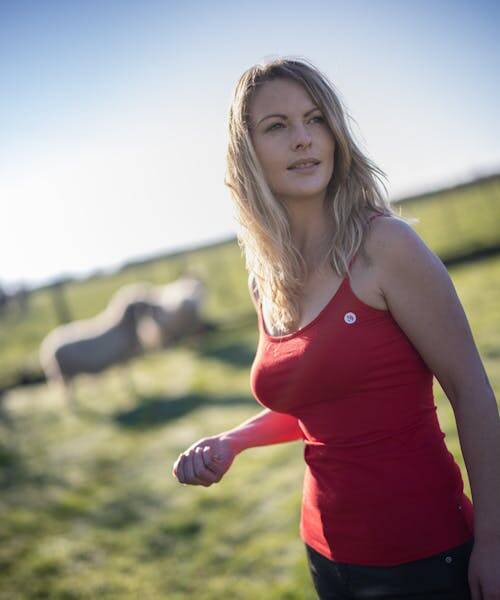 Top rouge Seize point Neuf fabriqué en France.