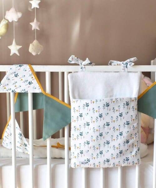 Guirlandes et range pyjamas à motif fait main par Vicpic et Made in France.