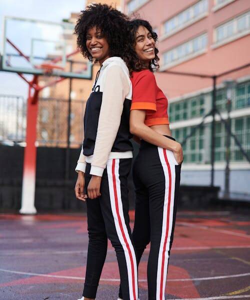 Tout le dressing sportswear féminin : jogging, sweat, t-shirt...