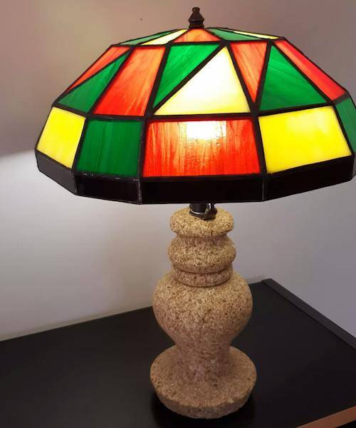 Lampe à passer en vitrail fabriquée en France par Vitrail et Lumière-Créations.