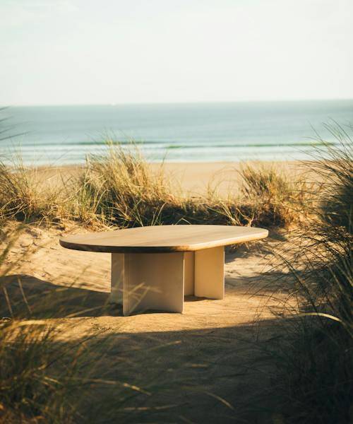 Table  artisanal fabriquée en France par ARTMETA.