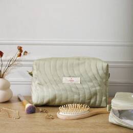 Trousse de toilette verte tilleul matelassée - 100% Viscose soyeuse - En stock