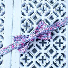 Nœud papillon pré-noué / ajustable pour homme Liberty Katie and Millie Pink