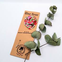 Boutonnière en Liberty Betsy Grenadine