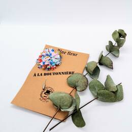 Boutonnière en Liberty California Bloom