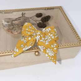 Barrette modèle "luxe" en Liberty Capel Moutarde