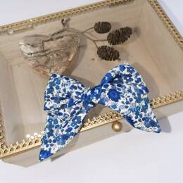 Barrette modèle "luxe" en Liberty Emma and Georgina Bleu