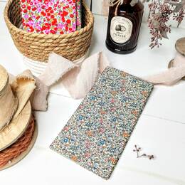 Protège livret de famille en Liberty Katie and Millie Bistre