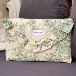 Pochette matelassée avec volant - Toile Jouy