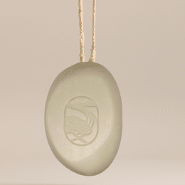 NEW  Savon galet sur corde Oud 200g