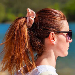 Chouchou Magnolia rose subtilement pailleté