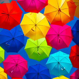 Tableau ciel de parapluies imprimé sur toile 30x45 cm