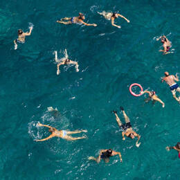 Tableau tous à l'eau! imprimé sur toile 90x60 cm