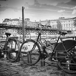 Tableau paris vélo au bord de seine  imprimé sur toile 90x60 cm