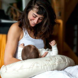 Coussin d'allaitement en laine