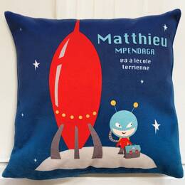 Coussin du voyageur de l'espace allant à l'école terrienne