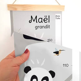 Une toise murale en tissu sur le thème des pandas